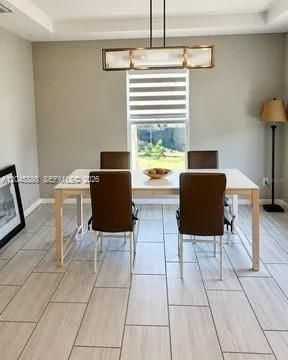 En Venta: $379,000 (4 camas, 2 baños, 1809 Pies cuadrados)