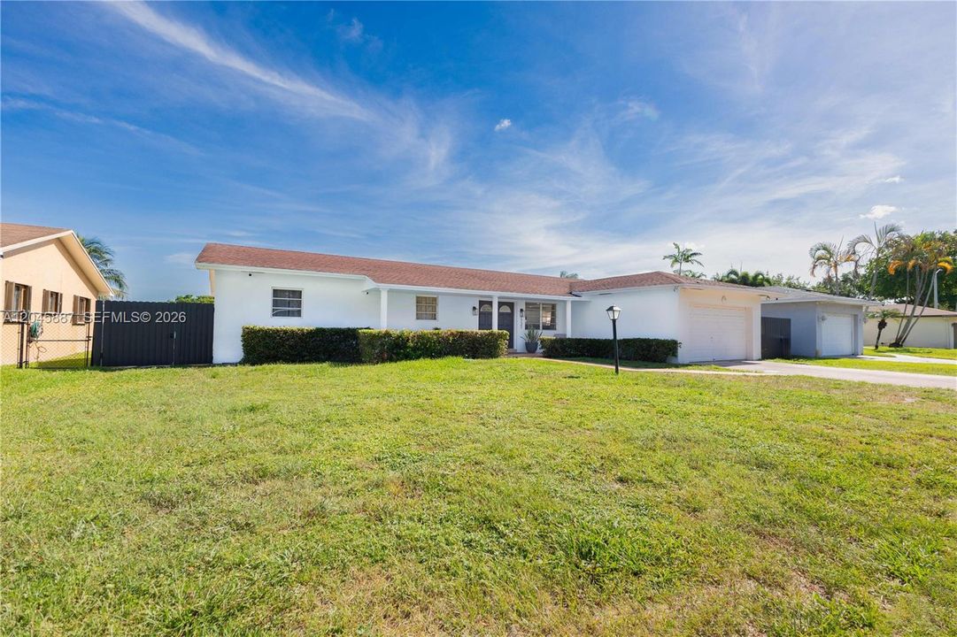 For Sale: $850,000 (4 beds, 2 baths, 1732 Square Feet)