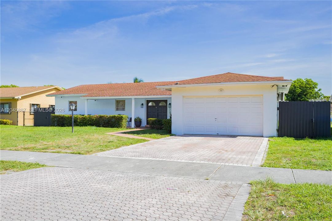 For Sale: $850,000 (4 beds, 2 baths, 1732 Square Feet)