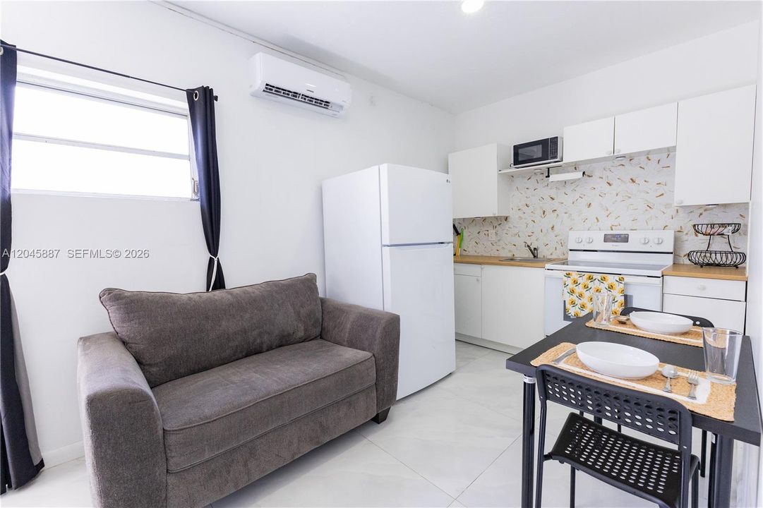 For Sale: $850,000 (4 beds, 2 baths, 1732 Square Feet)