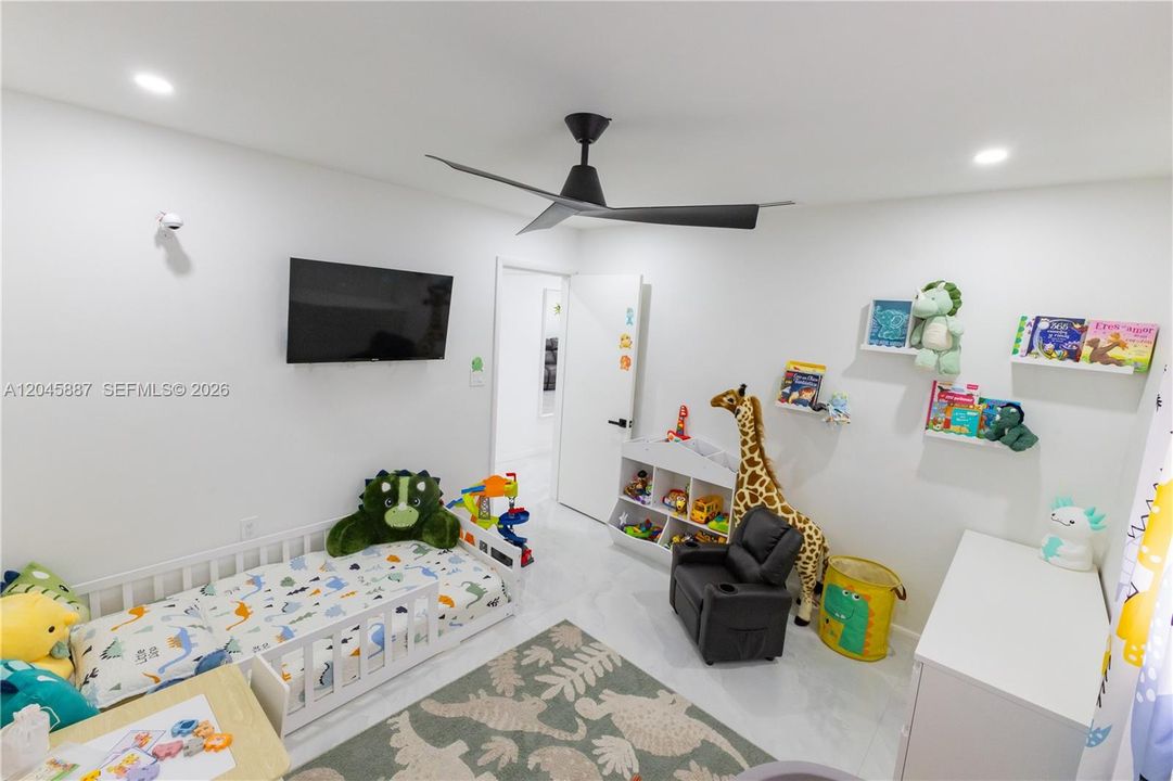 For Sale: $850,000 (4 beds, 2 baths, 1732 Square Feet)
