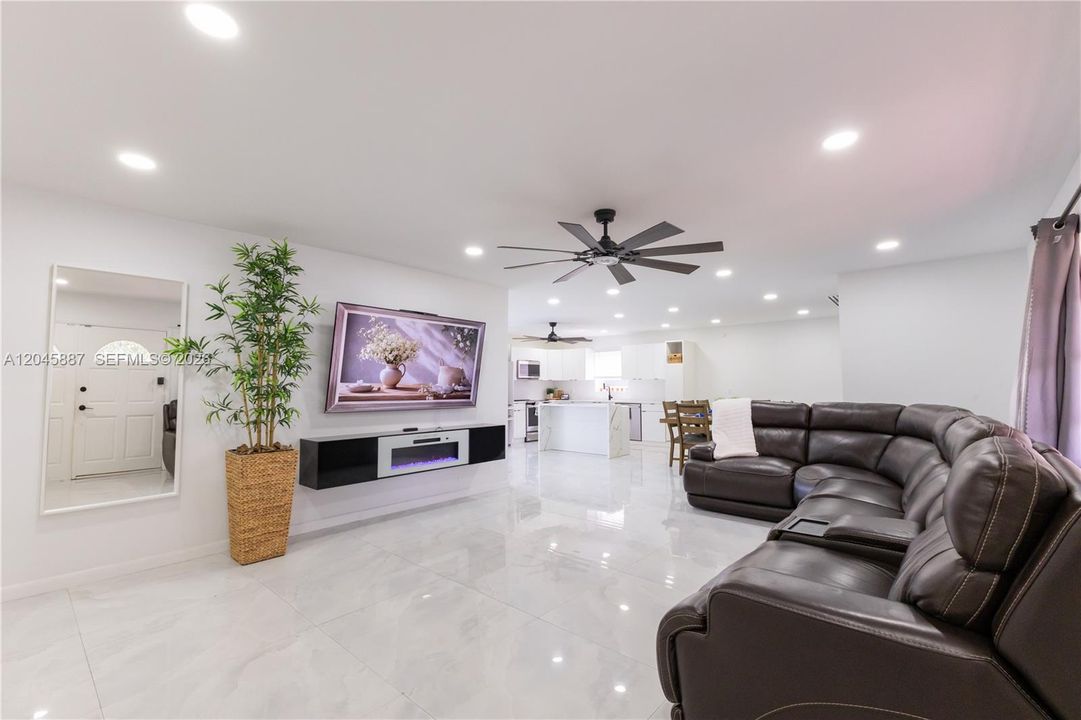 For Sale: $850,000 (4 beds, 2 baths, 1732 Square Feet)