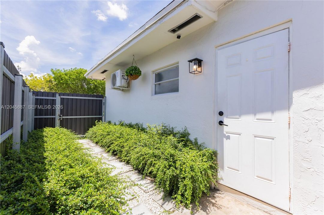 For Sale: $850,000 (4 beds, 2 baths, 1732 Square Feet)