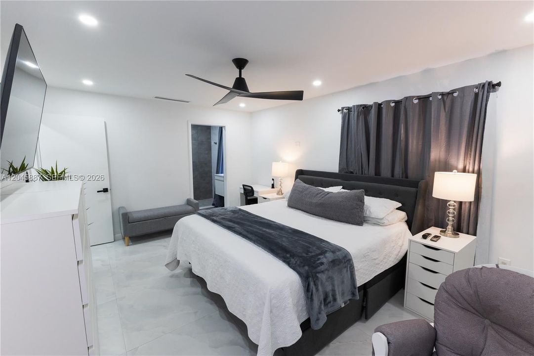 For Sale: $850,000 (4 beds, 2 baths, 1732 Square Feet)