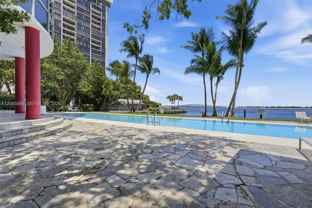 For Sale: $2,150,000 (3 beds, 3 baths, 2149 Square Feet)