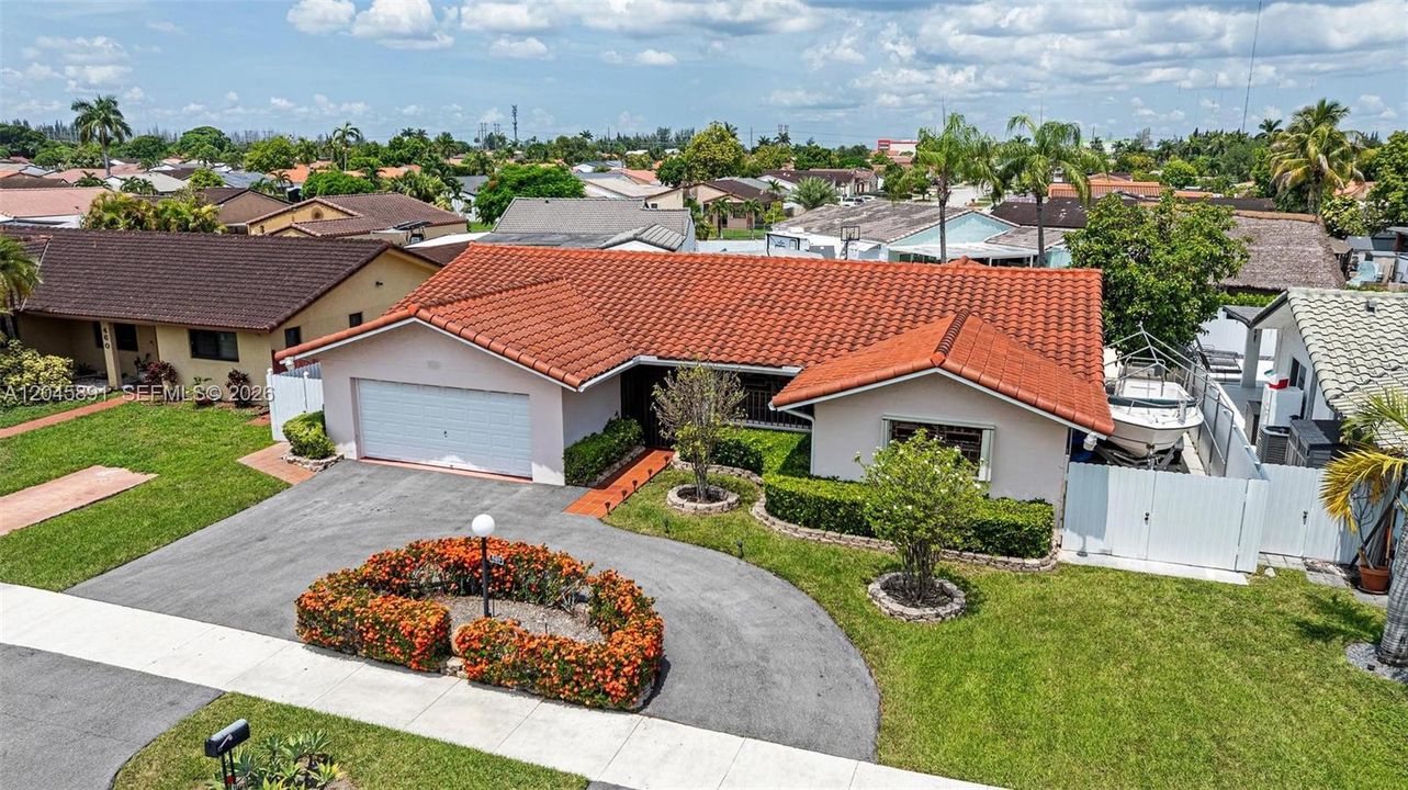For Sale: $699,900 (3 beds, 2 baths, 1744 Square Feet)