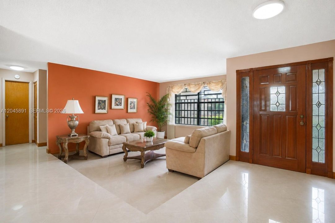 For Sale: $699,900 (3 beds, 2 baths, 1744 Square Feet)