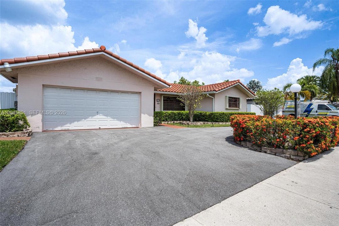 For Sale: $699,900 (3 beds, 2 baths, 1744 Square Feet)