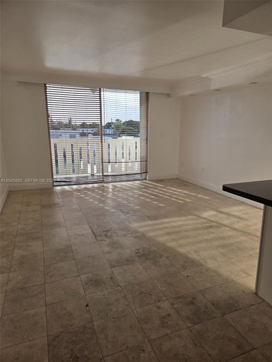 В аренду: $2,300 (1 спален, 1 ванн, 825 Квадратных фут)