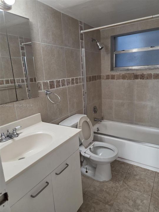 В аренду: $2,300 (1 спален, 1 ванн, 825 Квадратных фут)