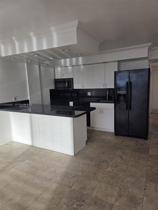 В аренду: $2,300 (1 спален, 1 ванн, 825 Квадратных фут)