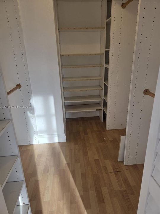 В аренду: $2,300 (1 спален, 1 ванн, 825 Квадратных фут)