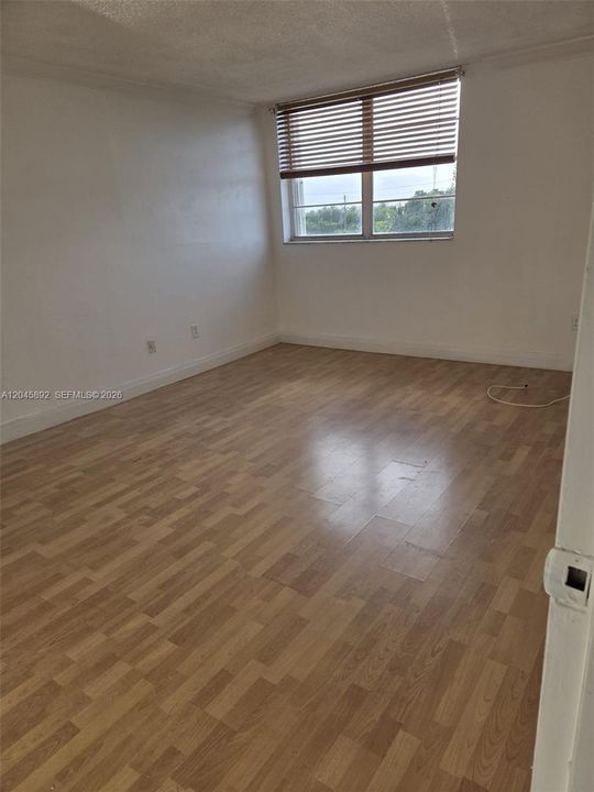 В аренду: $2,300 (1 спален, 1 ванн, 825 Квадратных фут)