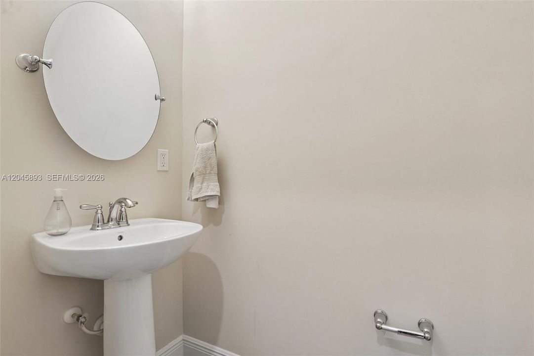 En Venta: $825,000 (3 camas, 2 baños, 1881 Pies cuadrados)