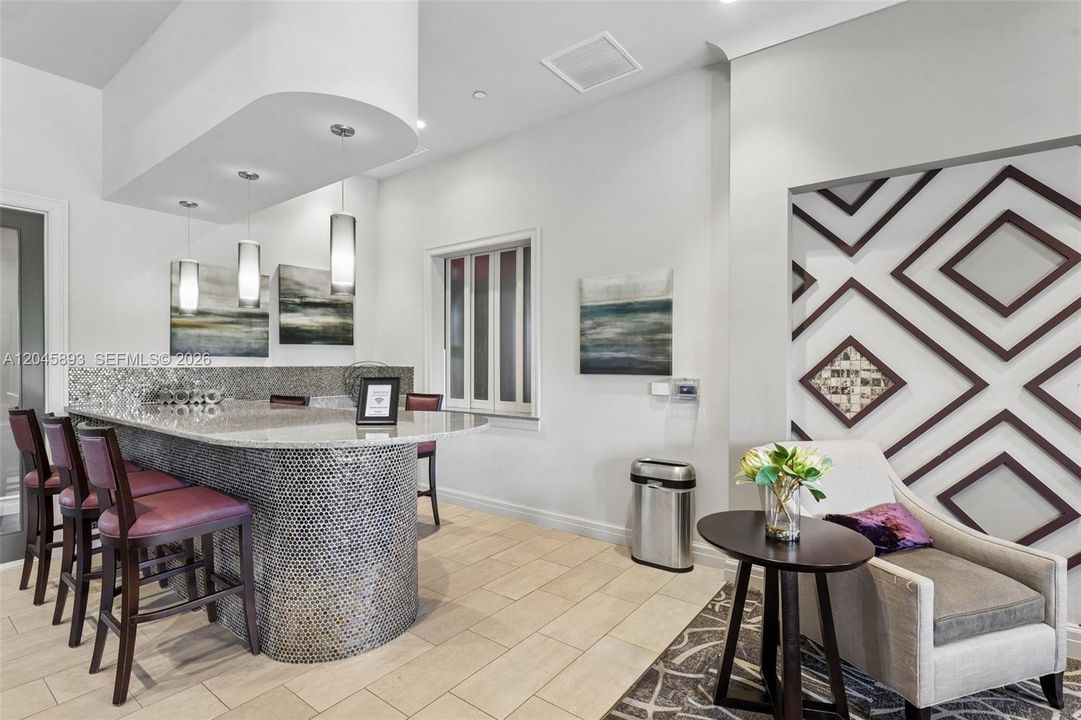 En Venta: $825,000 (3 camas, 2 baños, 1881 Pies cuadrados)