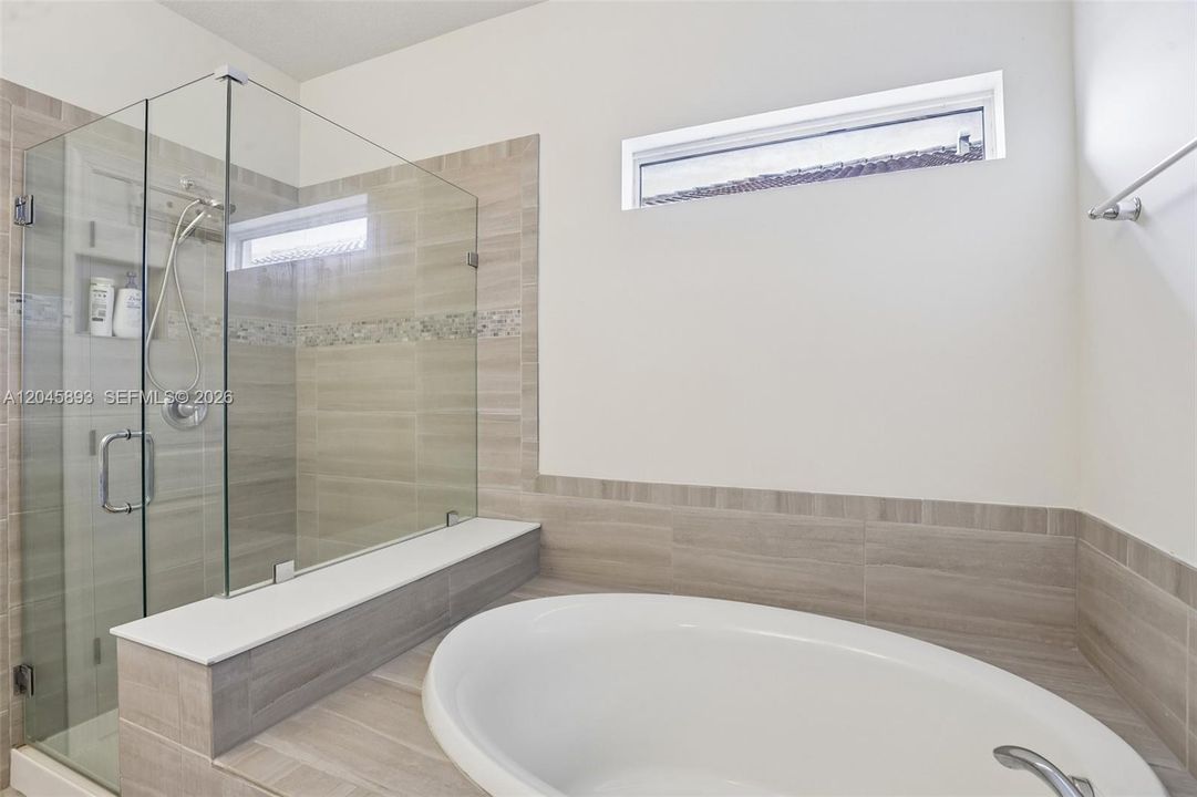 En Venta: $825,000 (3 camas, 2 baños, 1881 Pies cuadrados)
