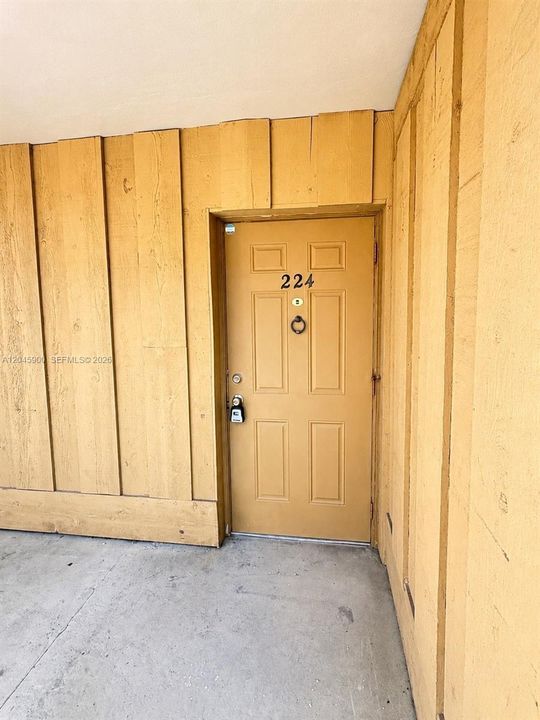 For Rent: $1,700 (2 beds, 2 baths, 1100 Square Feet)