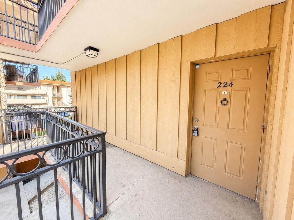 For Rent: $1,700 (2 beds, 2 baths, 1100 Square Feet)