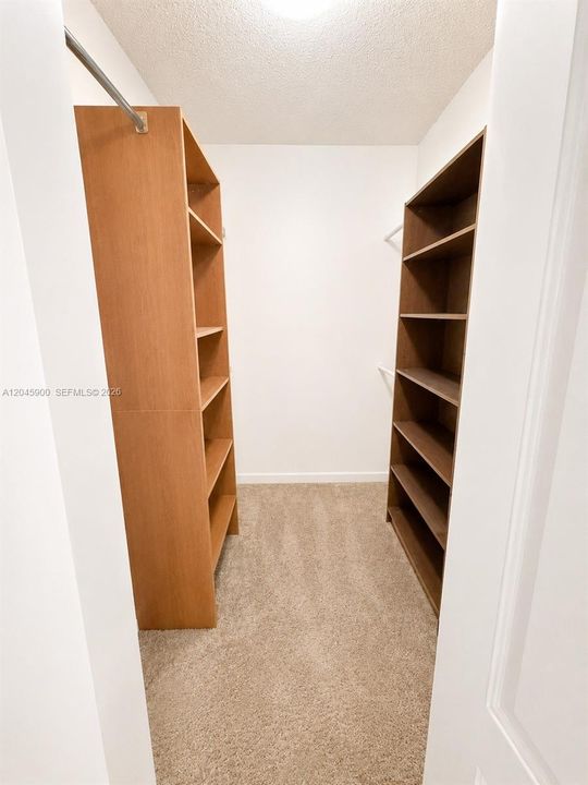 For Rent: $1,700 (2 beds, 2 baths, 1100 Square Feet)