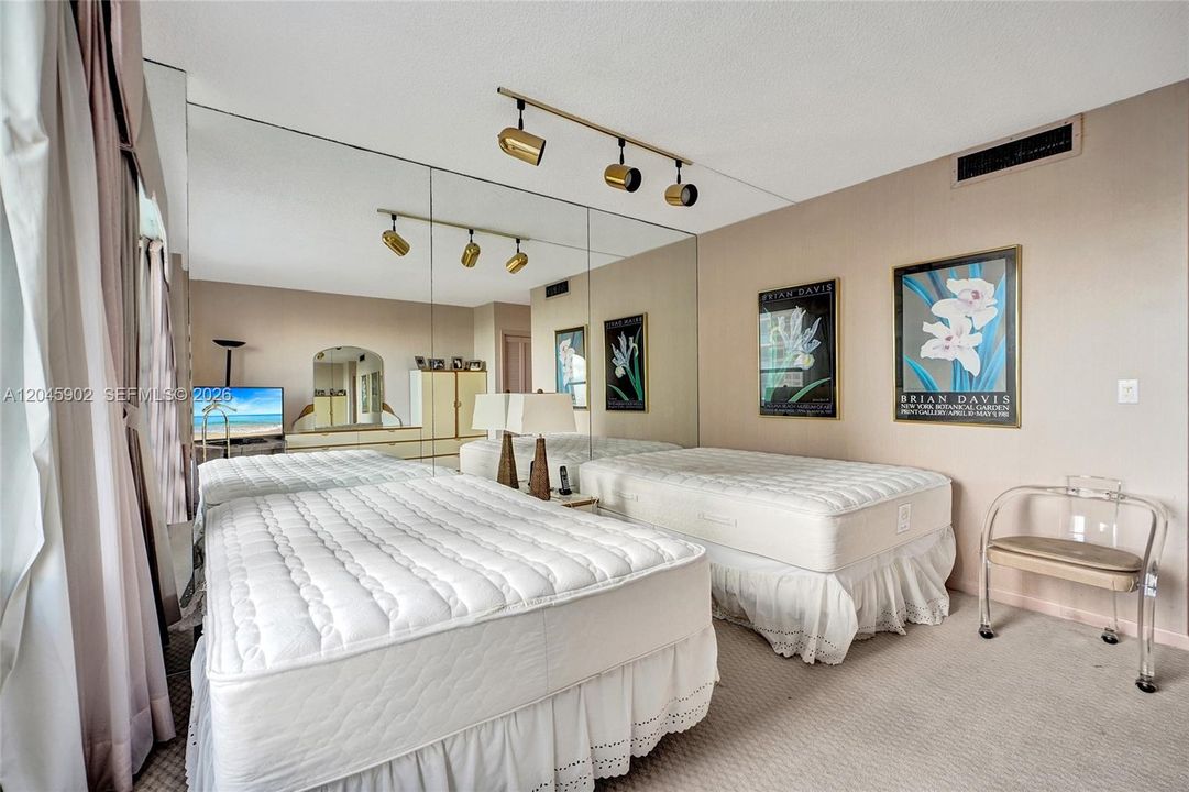 For Sale: $1,875,000 (2 beds, 2 baths, 1942 Square Feet)