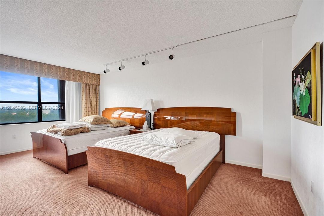 For Sale: $1,875,000 (2 beds, 2 baths, 1942 Square Feet)