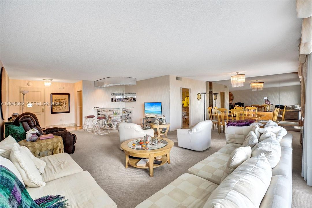 For Sale: $1,875,000 (2 beds, 2 baths, 1942 Square Feet)