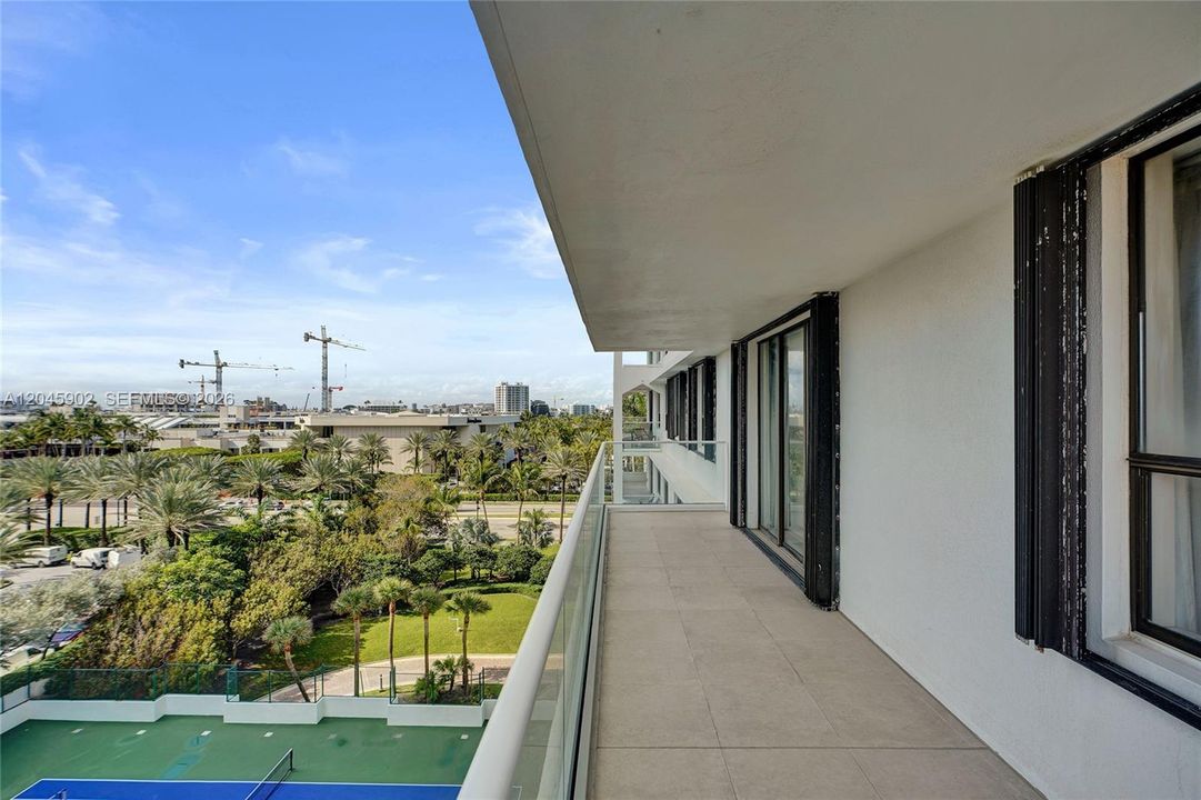 For Sale: $1,875,000 (2 beds, 2 baths, 1942 Square Feet)