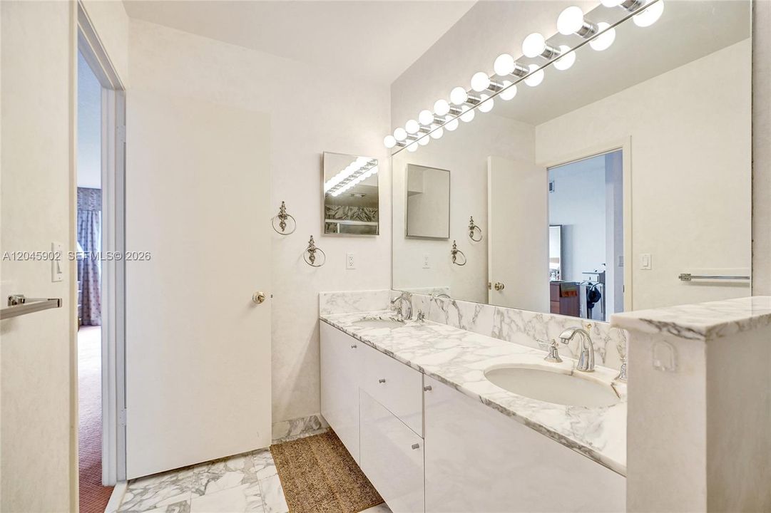For Sale: $1,875,000 (2 beds, 2 baths, 1942 Square Feet)