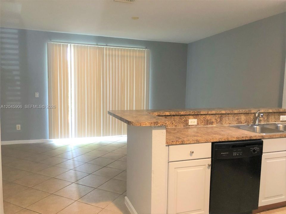 В аренду: $2,695 (3 спален, 2 ванн, 1423 Квадратных фут)