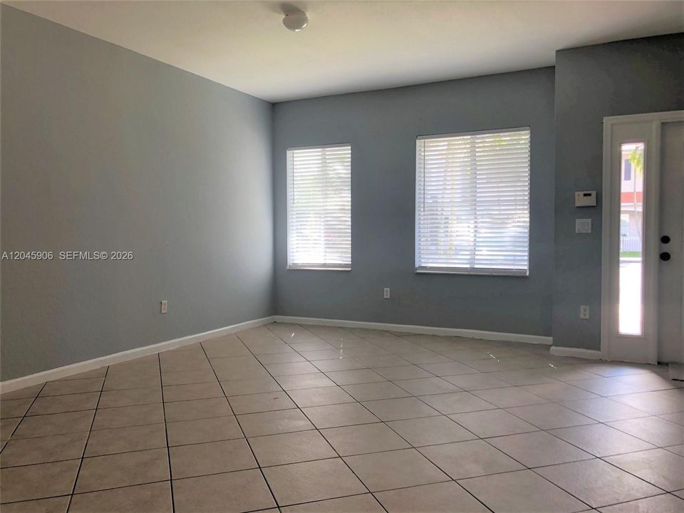 В аренду: $2,695 (3 спален, 2 ванн, 1423 Квадратных фут)