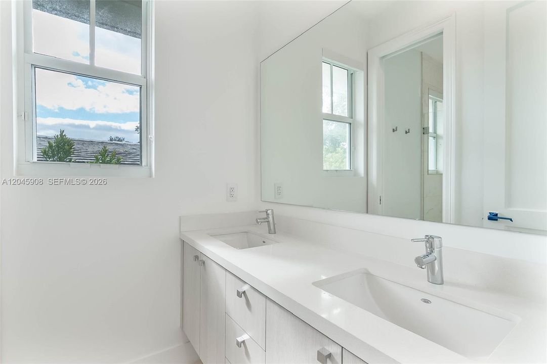 В аренду: $8,950 (3 спален, 2 ванн, 1641 Квадратных фут)