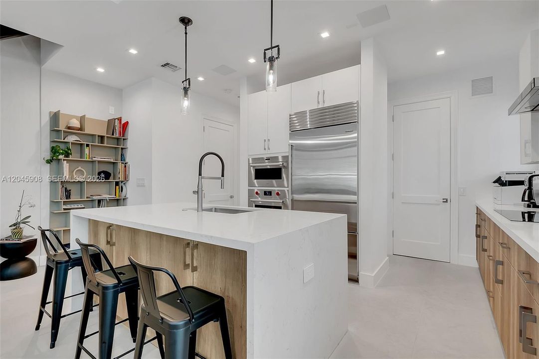 В аренду: $8,950 (3 спален, 2 ванн, 1641 Квадратных фут)