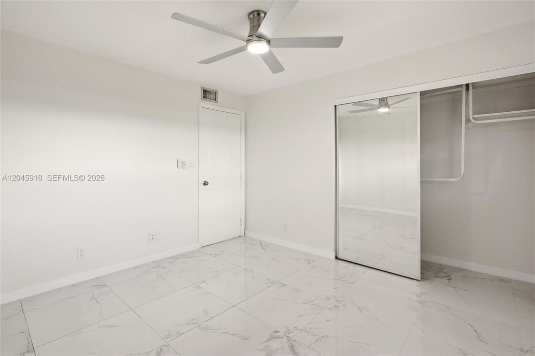 На продажу: $169,000 (2 спален, 2 ванн, 1100 Квадратных фут)