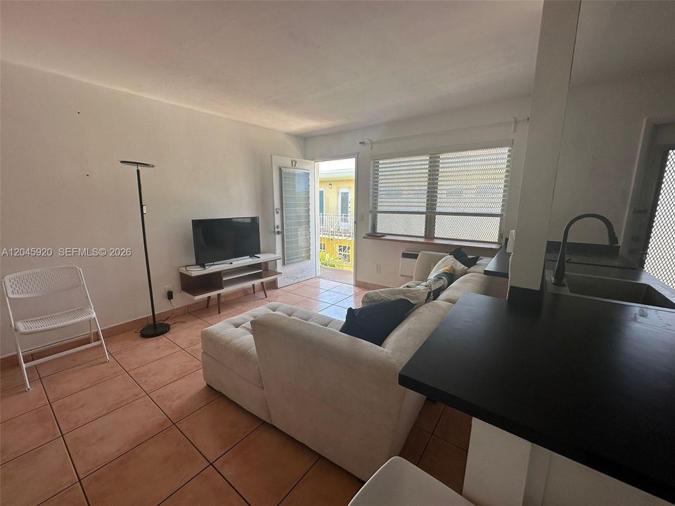 For Rent: $1,750 (1 beds, 1 baths, 504 Square Feet)