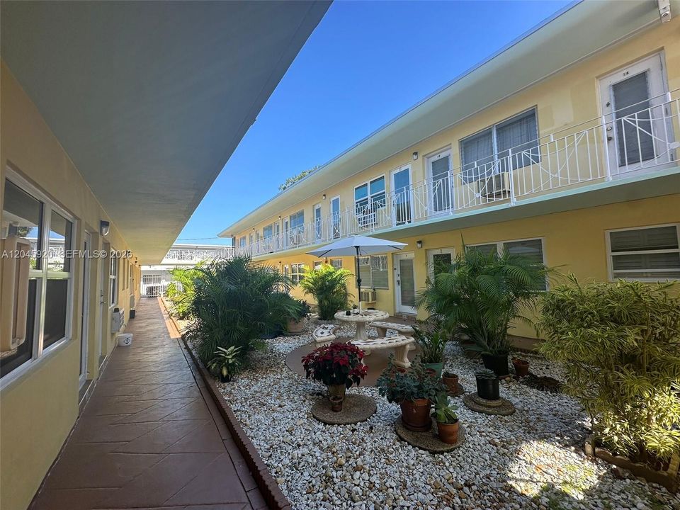 For Rent: $1,750 (1 beds, 1 baths, 504 Square Feet)