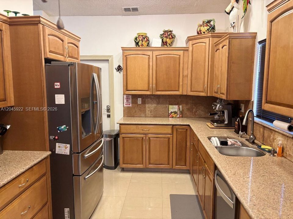 В аренду: $3,500 (3 спален, 2 ванн, 1608 Квадратных фут)