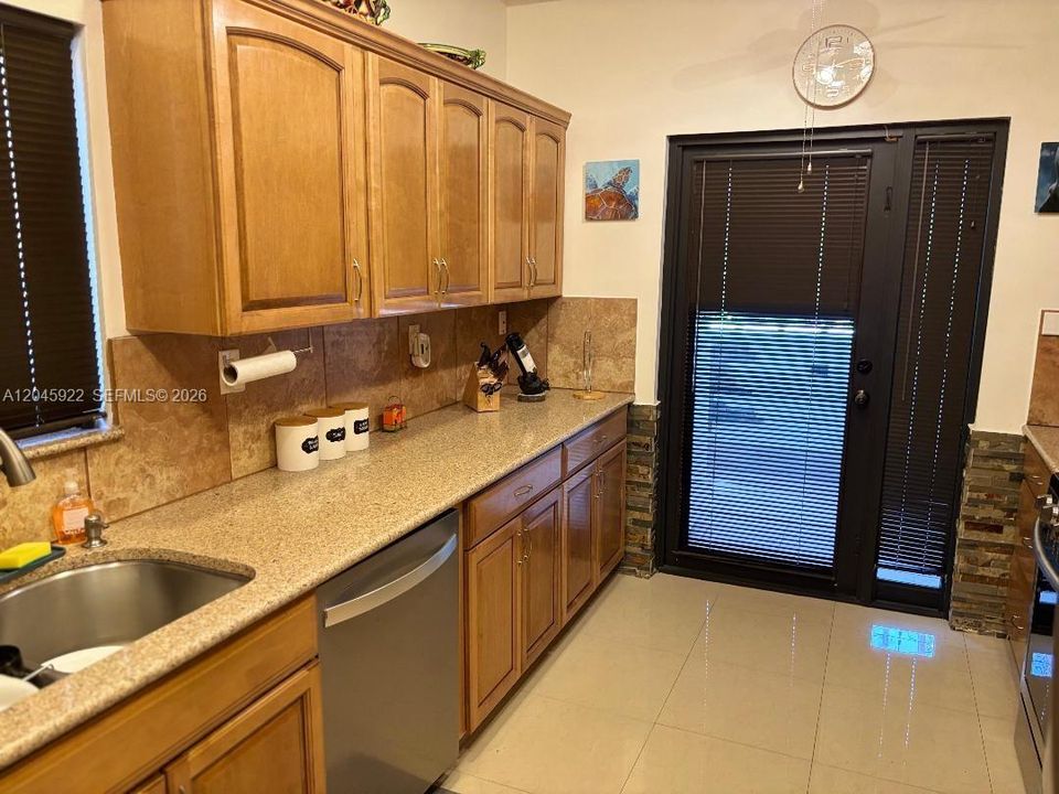В аренду: $3,500 (3 спален, 2 ванн, 1608 Квадратных фут)