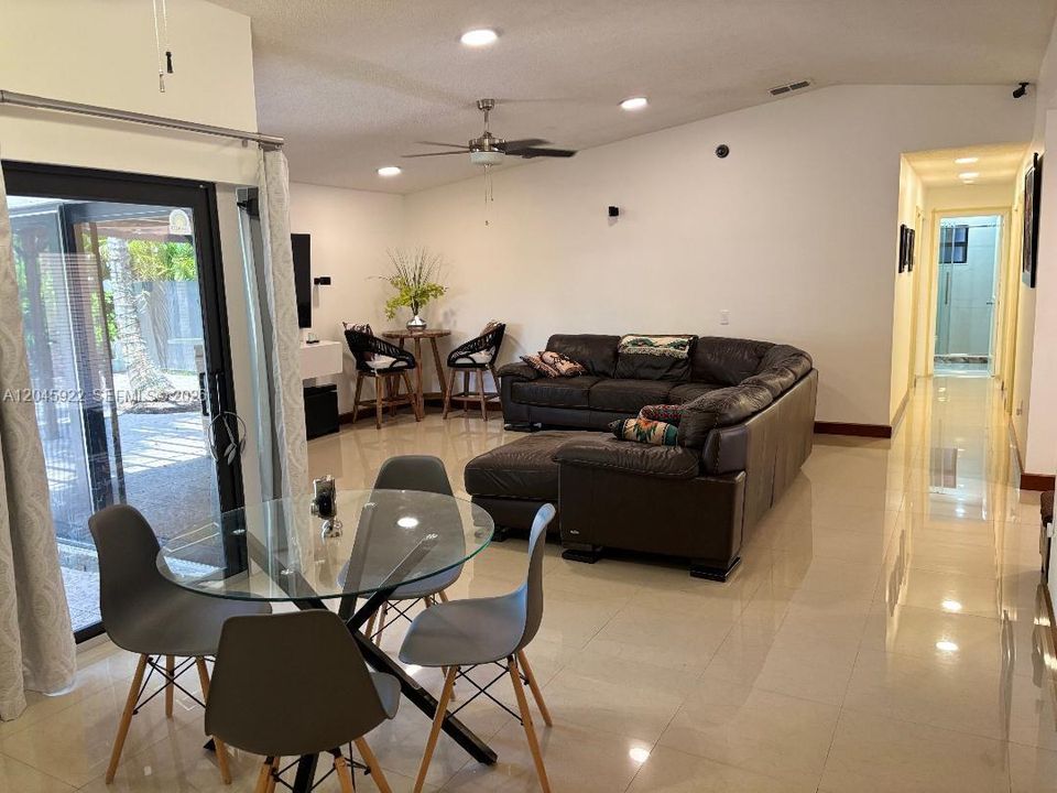 В аренду: $3,500 (3 спален, 2 ванн, 1608 Квадратных фут)