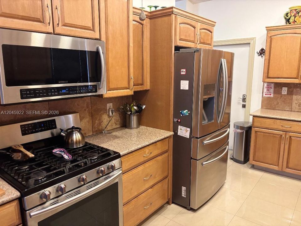 В аренду: $3,500 (3 спален, 2 ванн, 1608 Квадратных фут)