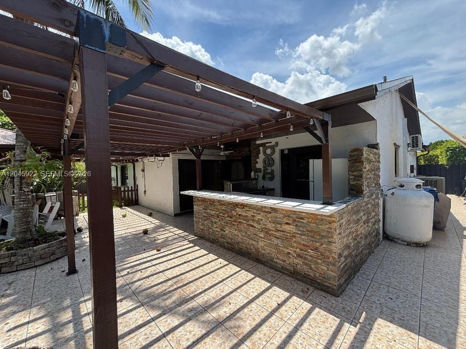 В аренду: $3,500 (3 спален, 2 ванн, 1608 Квадратных фут)