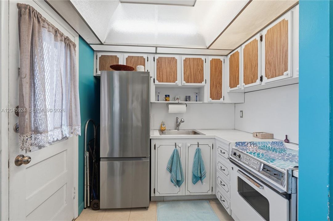 На продажу: $159,700 (1 спален, 1 ванн, 768 Квадратных фут)