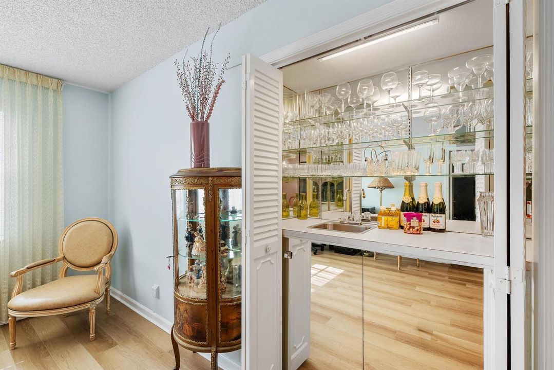 Den/Wet Bar