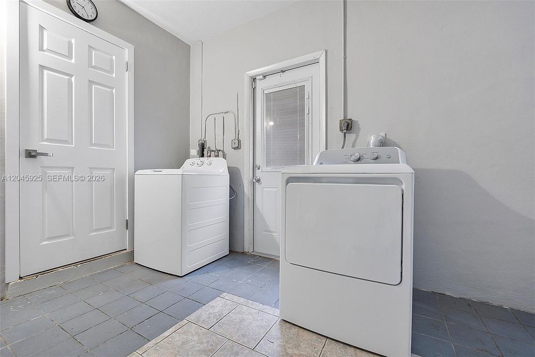 В аренду: $3,200 (3 спален, 2 ванн, 1446 Квадратных фут)