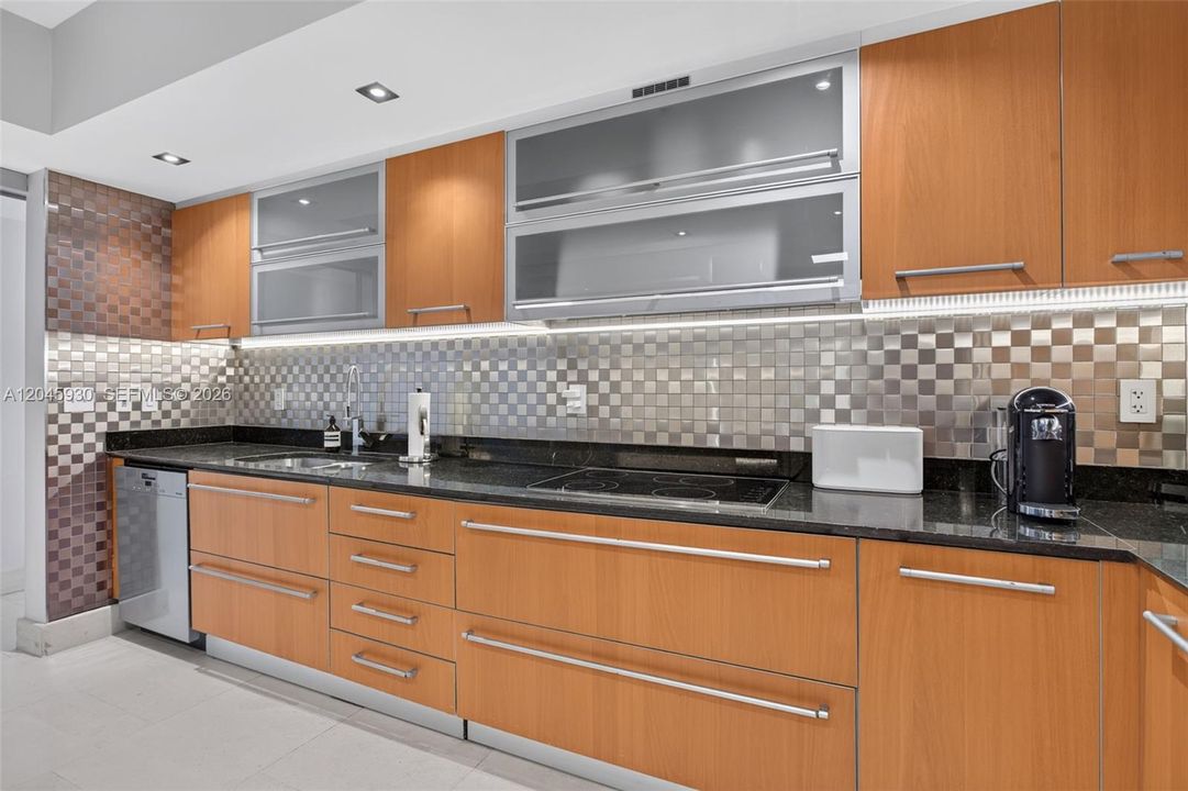 For Rent: $16,500 (3 beds, 3 baths, 2024 Square Feet)