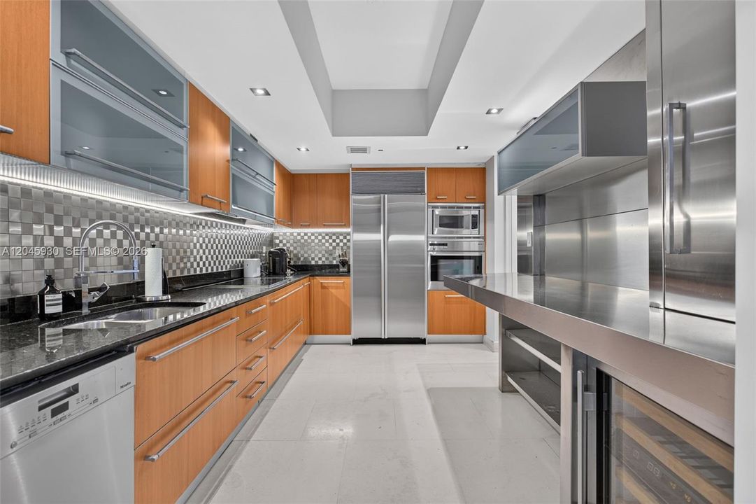 For Rent: $16,500 (3 beds, 3 baths, 2024 Square Feet)