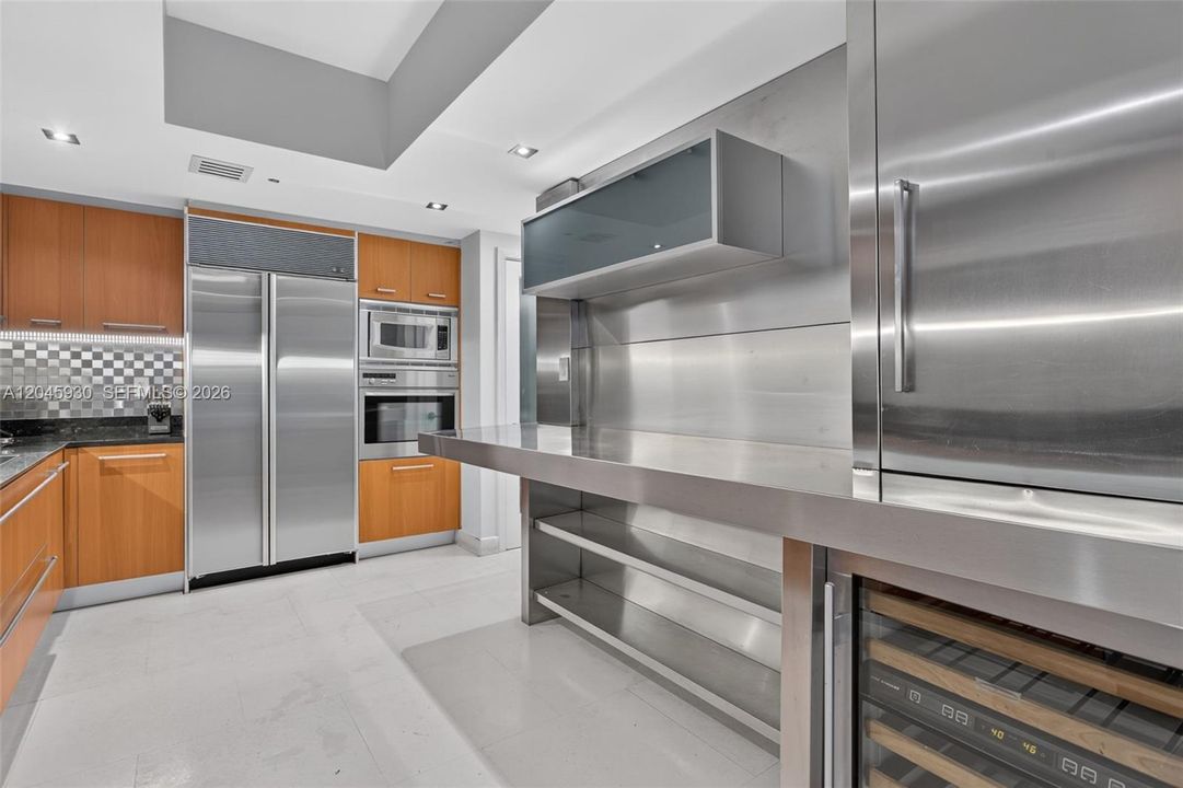 For Rent: $16,500 (3 beds, 3 baths, 2024 Square Feet)