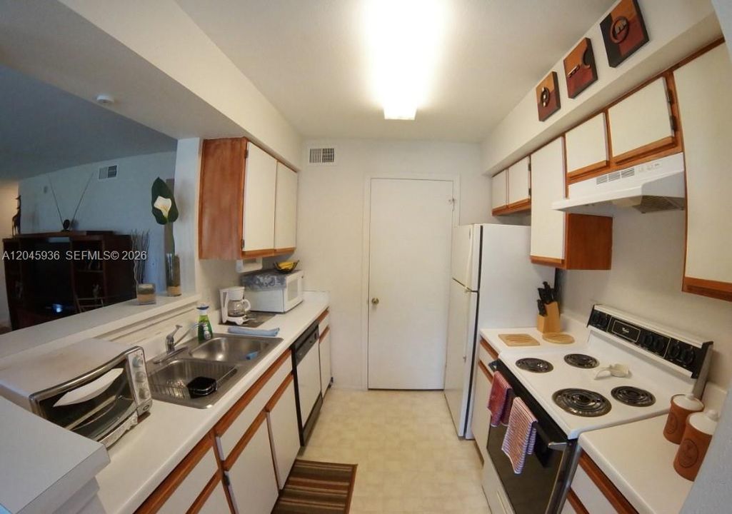 For Sale: $209,000 (2 beds, 2 baths, 1256 Square Feet)
