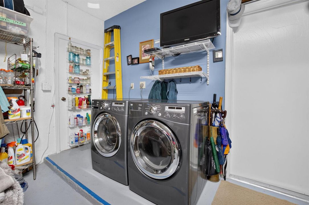 FRONT LOAD WASHER/DRYER