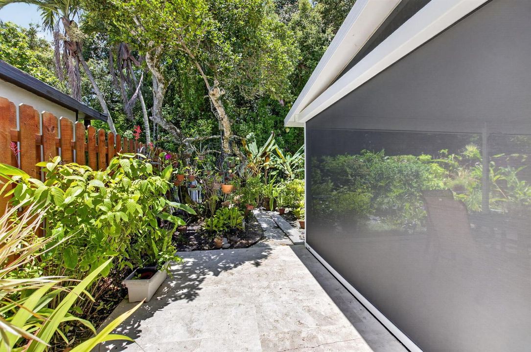REMOTE RETRACTABLE SCREENS