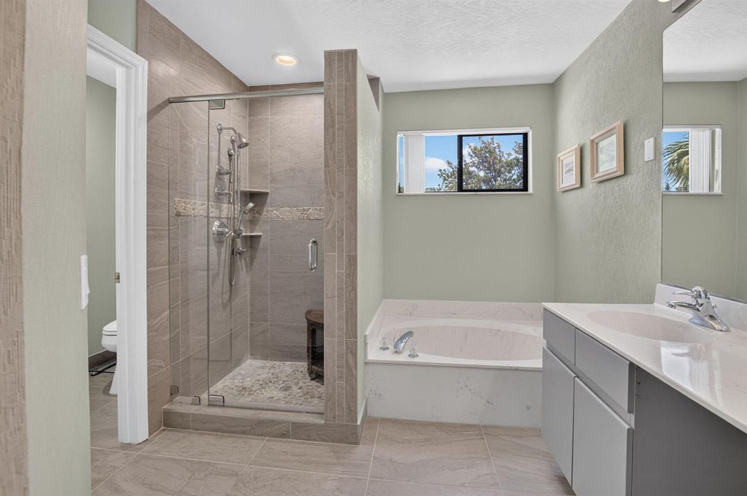 BEAUTIFUL UPDATED STEP IN SHOWER